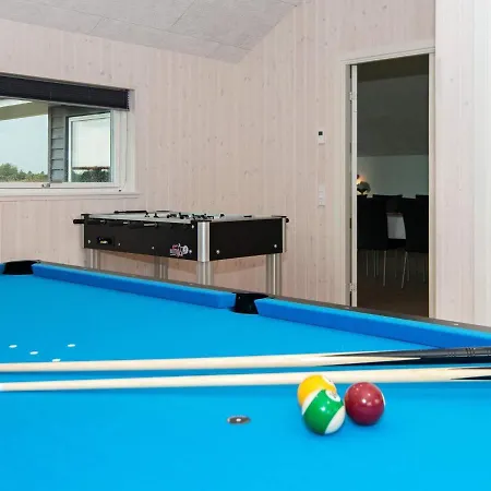 10 Person Holiday In R M