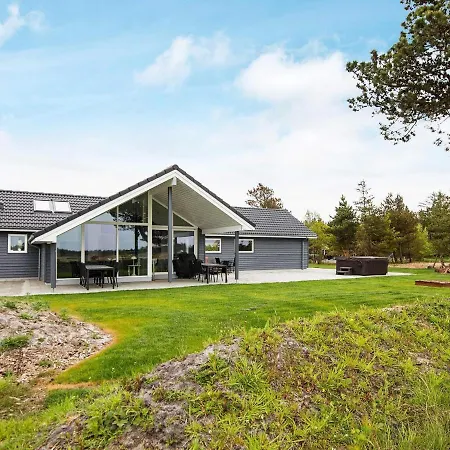 10 Person Holiday In R M