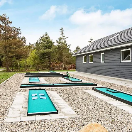 10 Person Holiday In R M